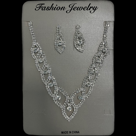 Rhinestone Necklace with 1 Pair Earrings - Picture 3 of 4